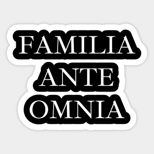 Familia ante omnia Sticker